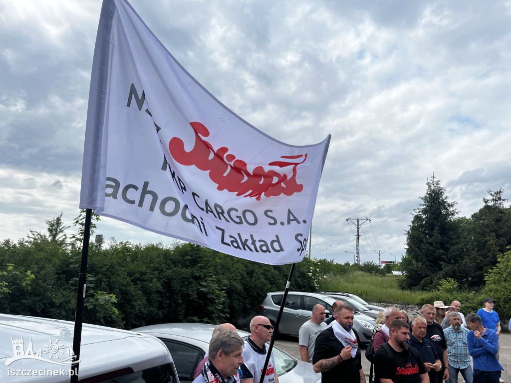 Szczecinek mówi NIE likwidacji kolei – protest w zdjęciach