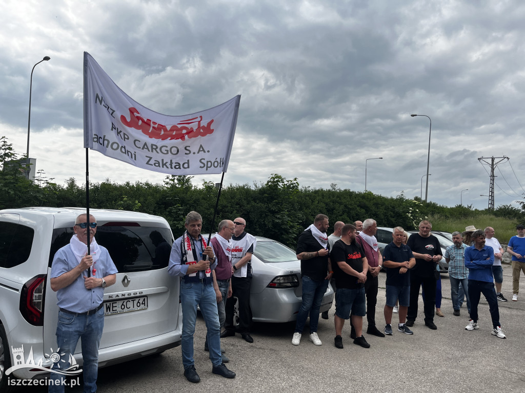 Szczecinek mówi NIE likwidacji kolei – protest w zdjęciach