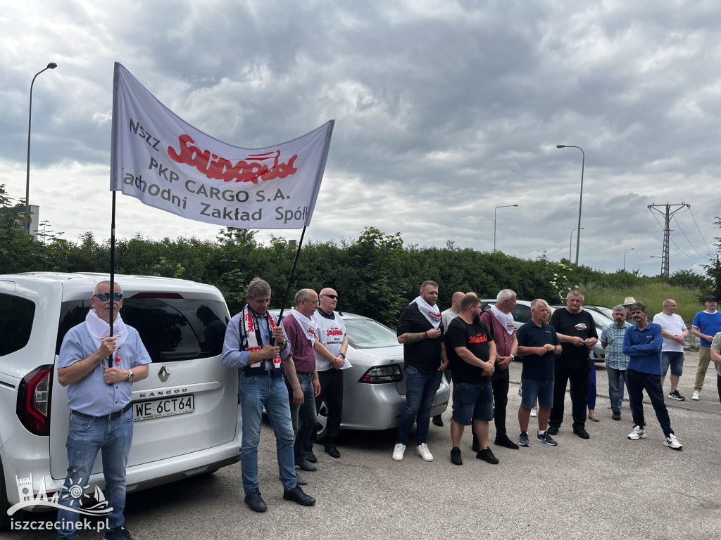 Szczecinek mówi NIE likwidacji kolei – protest w zdjęciach