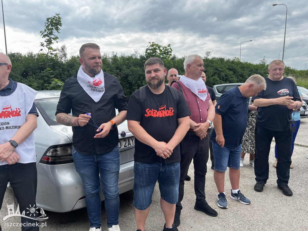 Szczecinek mówi NIE likwidacji kolei – protest w zdjęciach