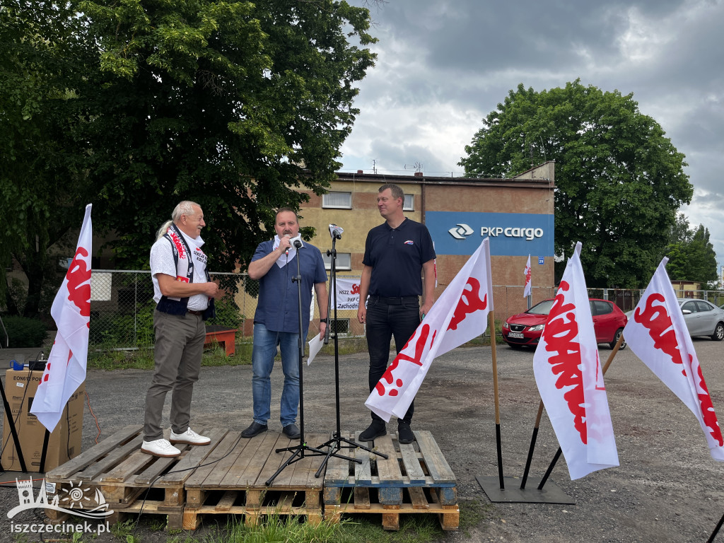Szczecinek mówi NIE likwidacji kolei – protest w zdjęciach