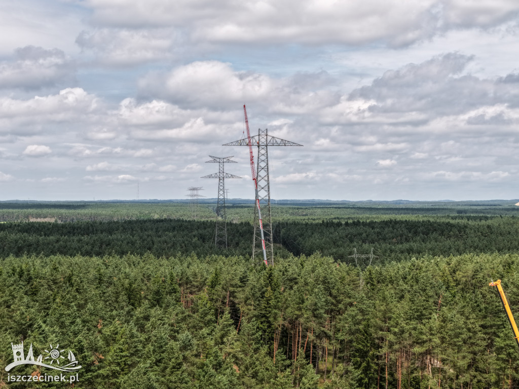 Biały Bór: rosną słupy nowej linii 400 kV PSE