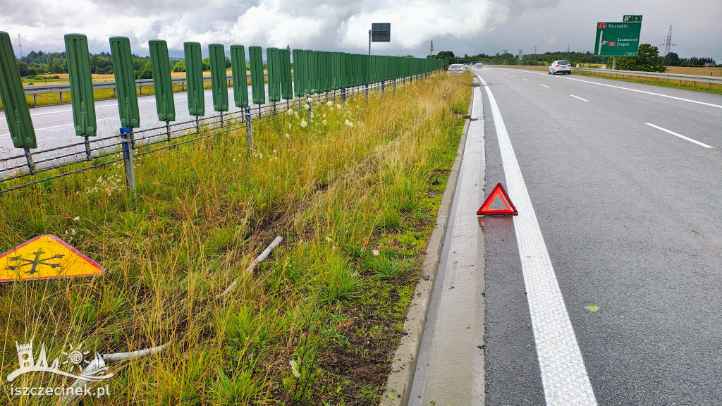 BMW po zderzeniu z barierami – zdjęcia z miejsca zdarzenia