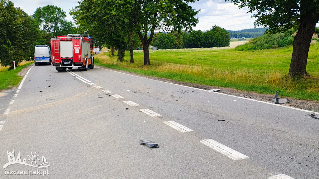 Zderzenie na krajówce. Droga zablokowana, służby na miejscu