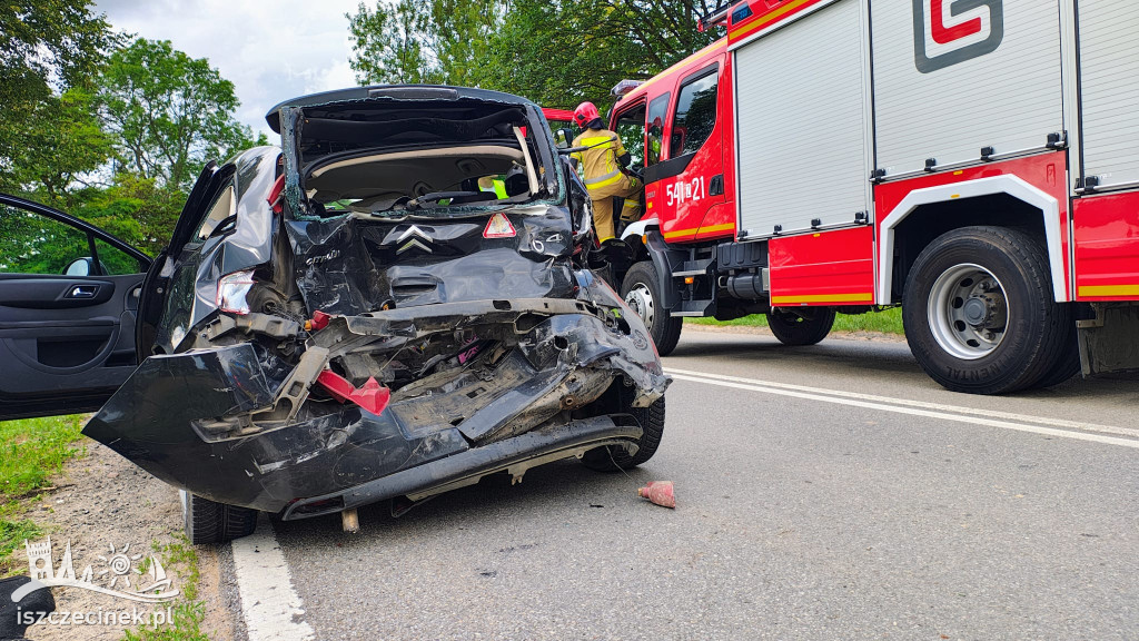 Zderzenie na krajówce. Droga zablokowana, służby na miejscu