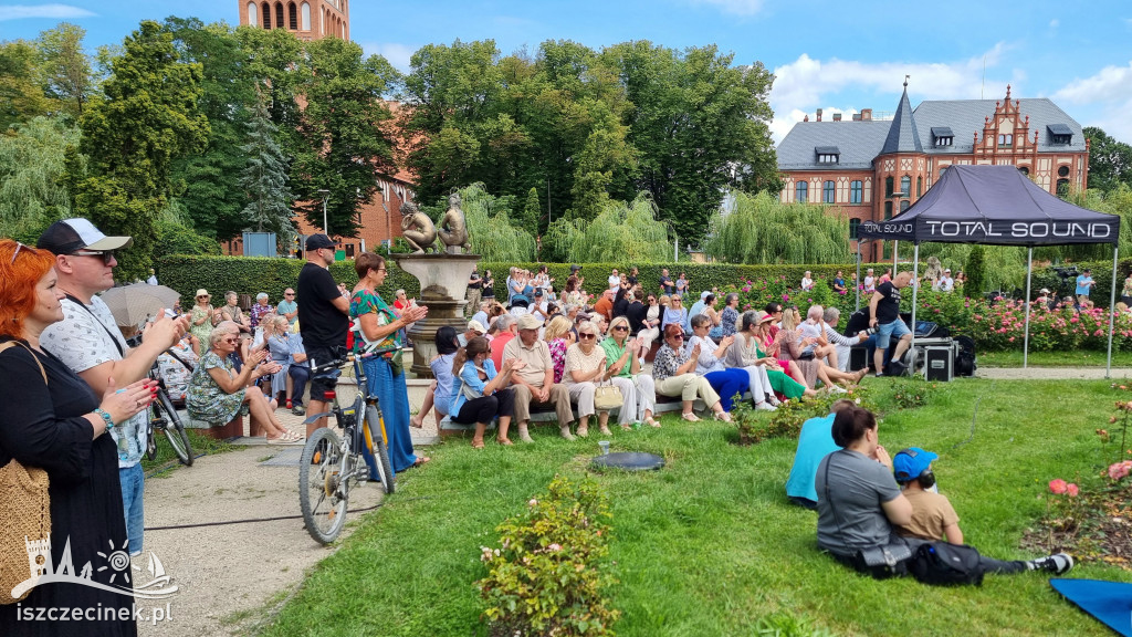 Art Piknik Festival oczarował publiczność koncertem operowym w ogrodzie różanym