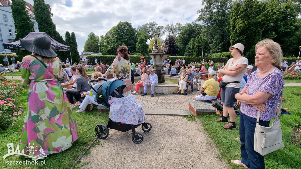 Art Piknik Festival oczarował publiczność koncertem operowym w ogrodzie różanym