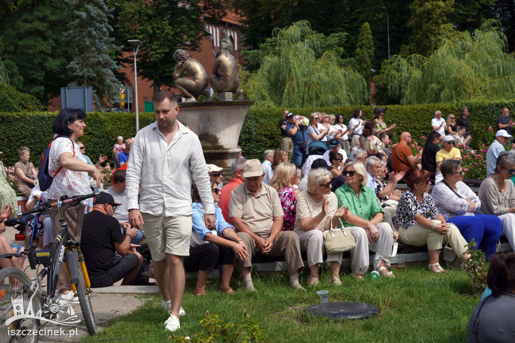 Art Piknik Festival oczarował publiczność koncertem operowym w ogrodzie różanym