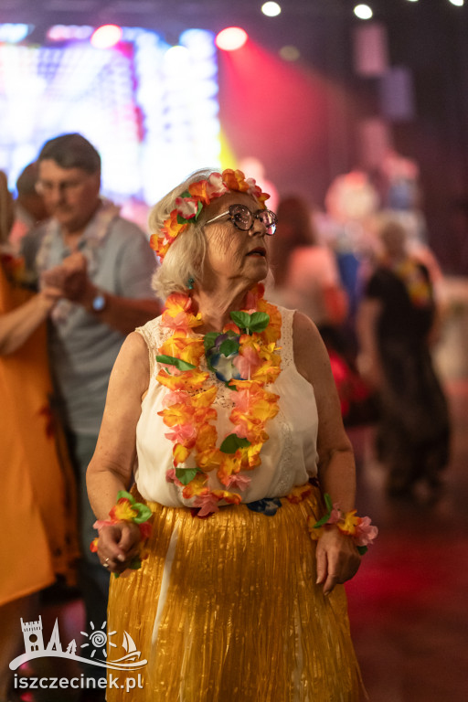 Seniorzy opanowali parkiet.