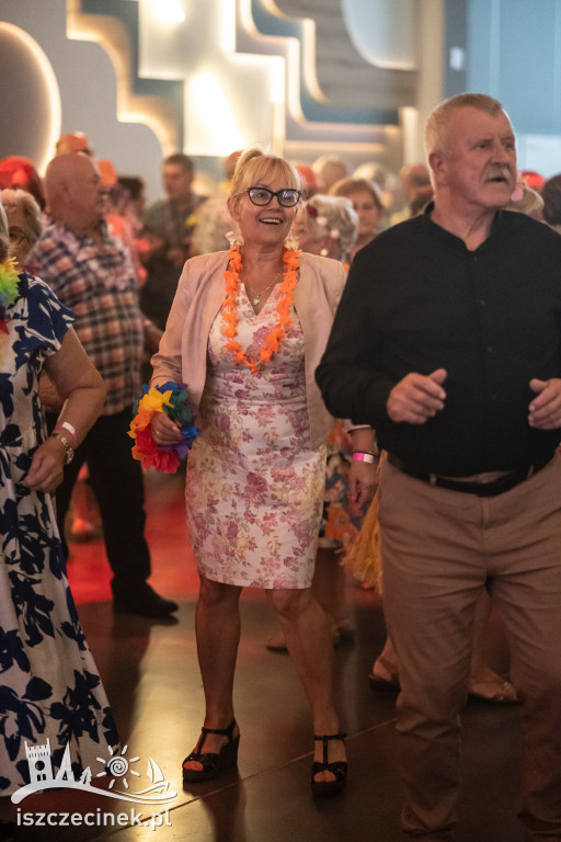 Seniorzy opanowali parkiet.