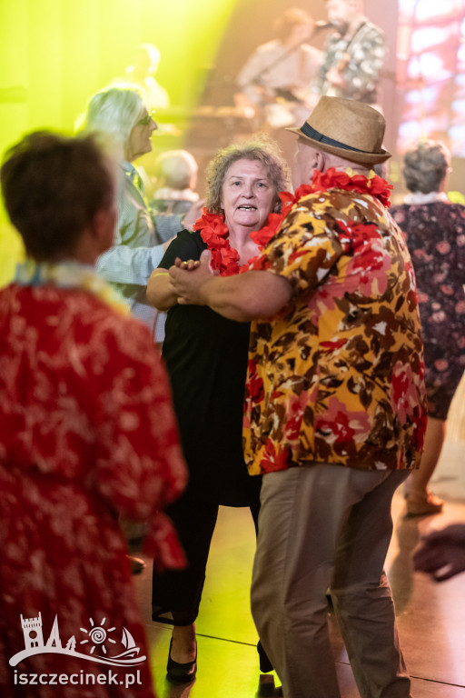 Seniorzy opanowali parkiet.