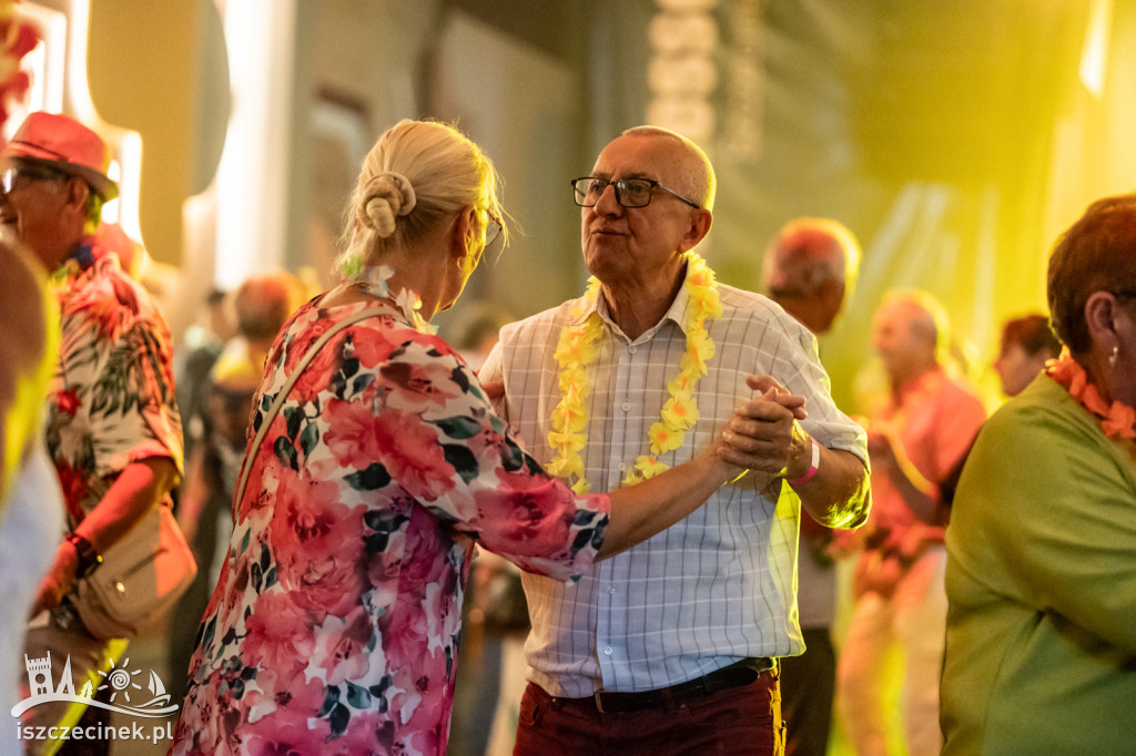 Seniorzy opanowali parkiet.