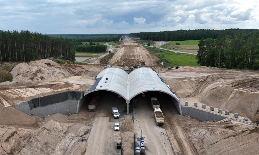 Z ziemi i z powietrza – S11 w budowie
