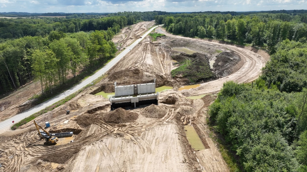 Z ziemi i z powietrza – S11 w budowie