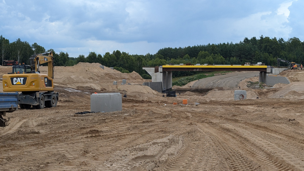 Z ziemi i z powietrza – S11 w budowie