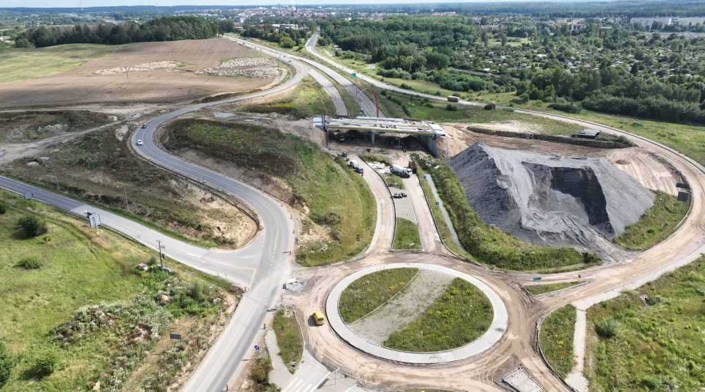 Z ziemi i z powietrza – S11 w budowie