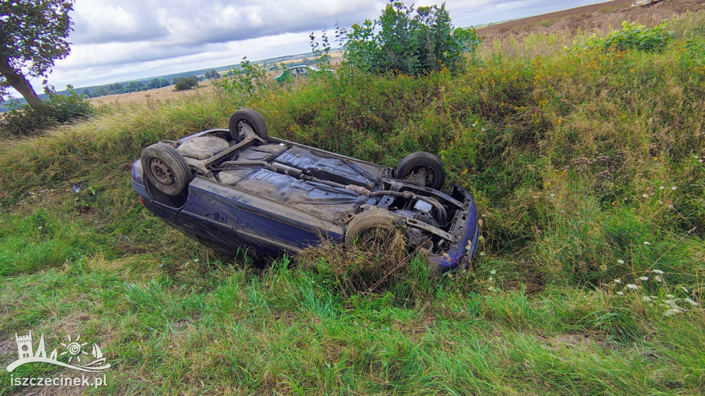 Auto na dachu, służby dwa razy w akcji