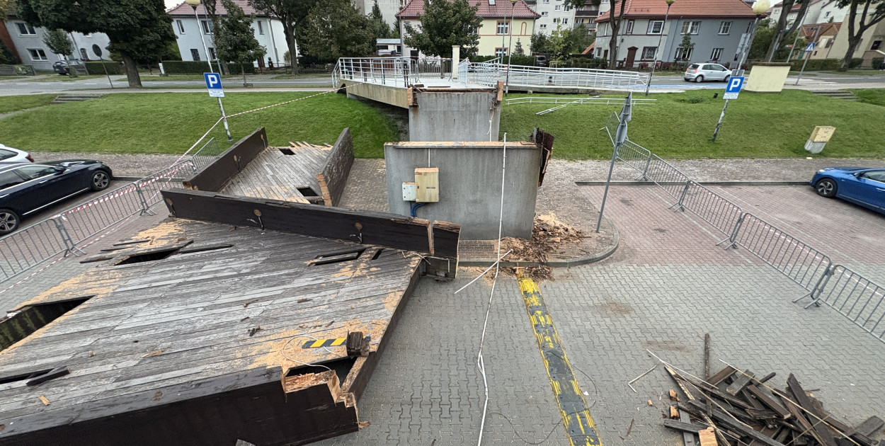 Zniknęła kładka sprzed basenu w Szczecinku