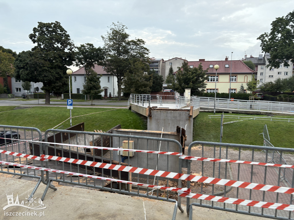 Zniknęła kładka sprzed basenu w Szczecinku
