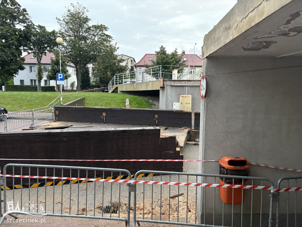 Zniknęła kładka sprzed basenu w Szczecinku