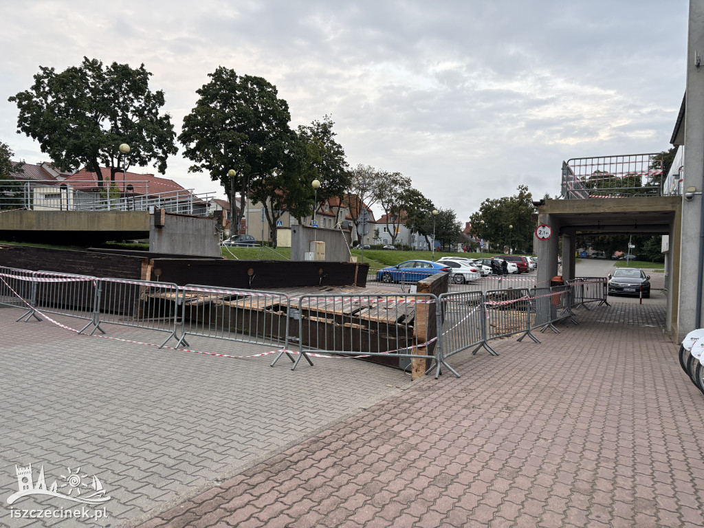 Zniknęła kładka sprzed basenu w Szczecinku