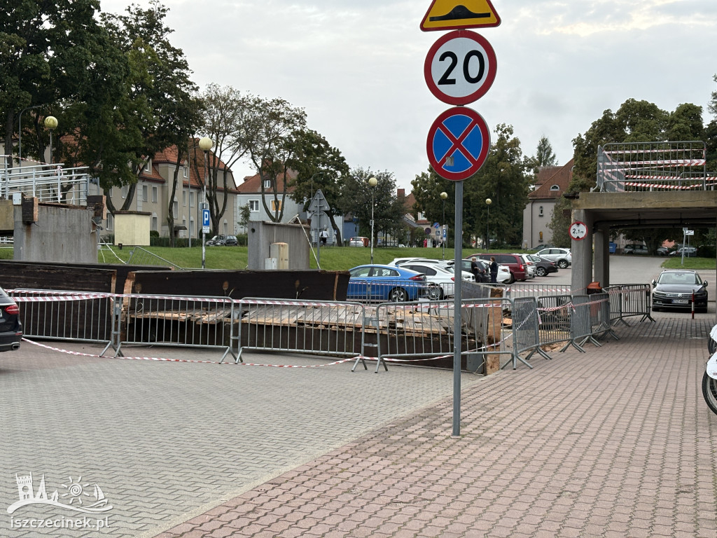 Zniknęła kładka sprzed basenu w Szczecinku