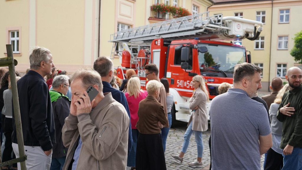 Alarm, dym i podnośnik straży