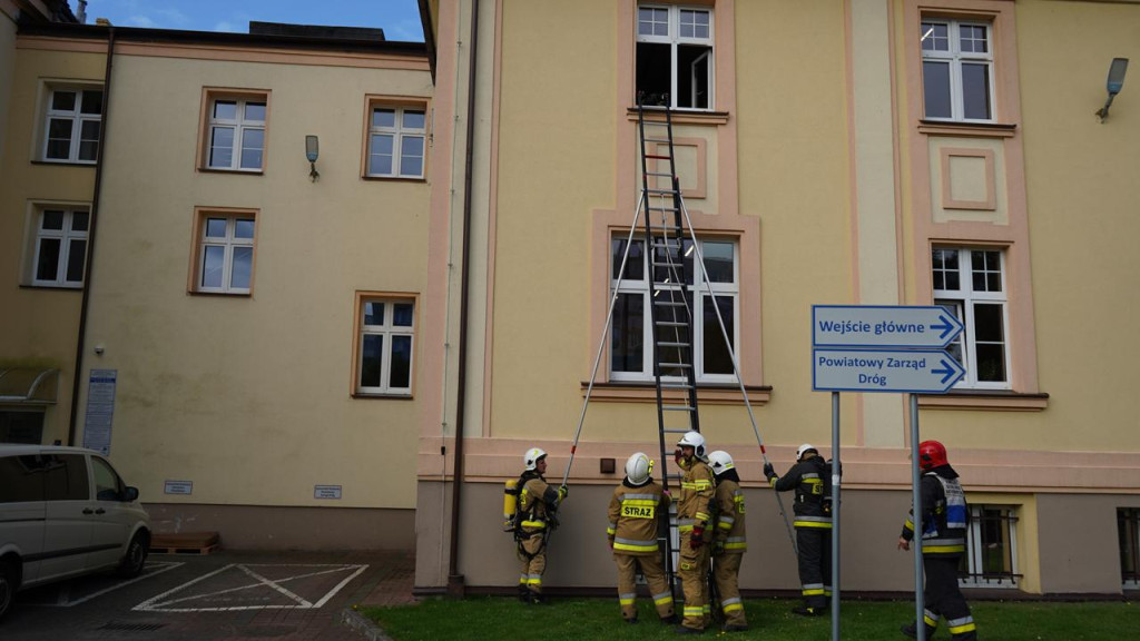 Alarm, dym i podnośnik straży