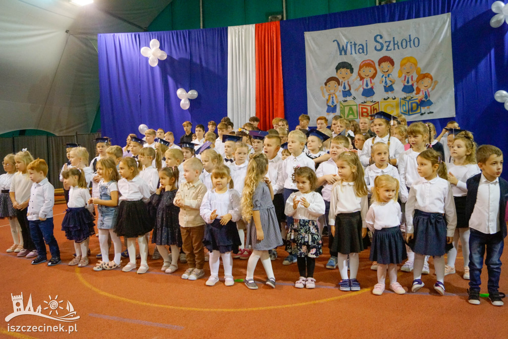 Dzień Edukacji Narodowej w Żółtnicy. Wzruszenia, gratulacje i pasowanie pierwszoklasistów