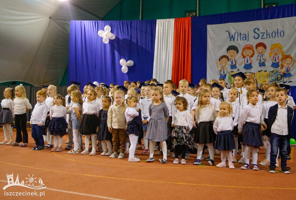 Dzień Edukacji Narodowej w Żółtnicy. Wzruszenia, gratulacje i pasowanie pierwszoklasistów