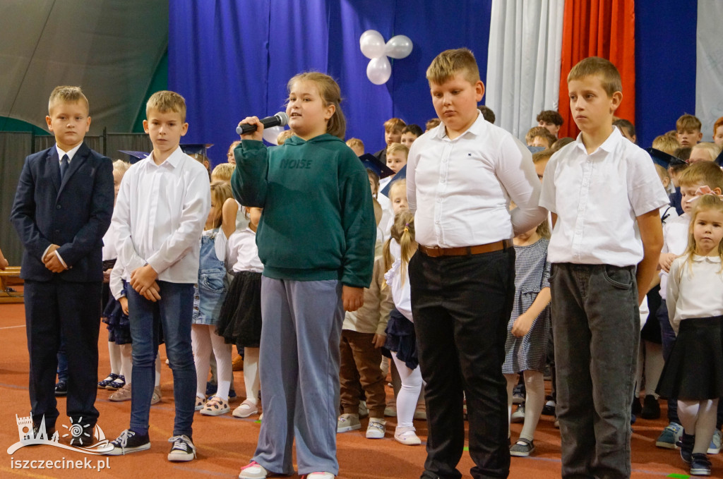 Dzień Edukacji Narodowej w Żółtnicy. Wzruszenia, gratulacje i pasowanie pierwszoklasistów
