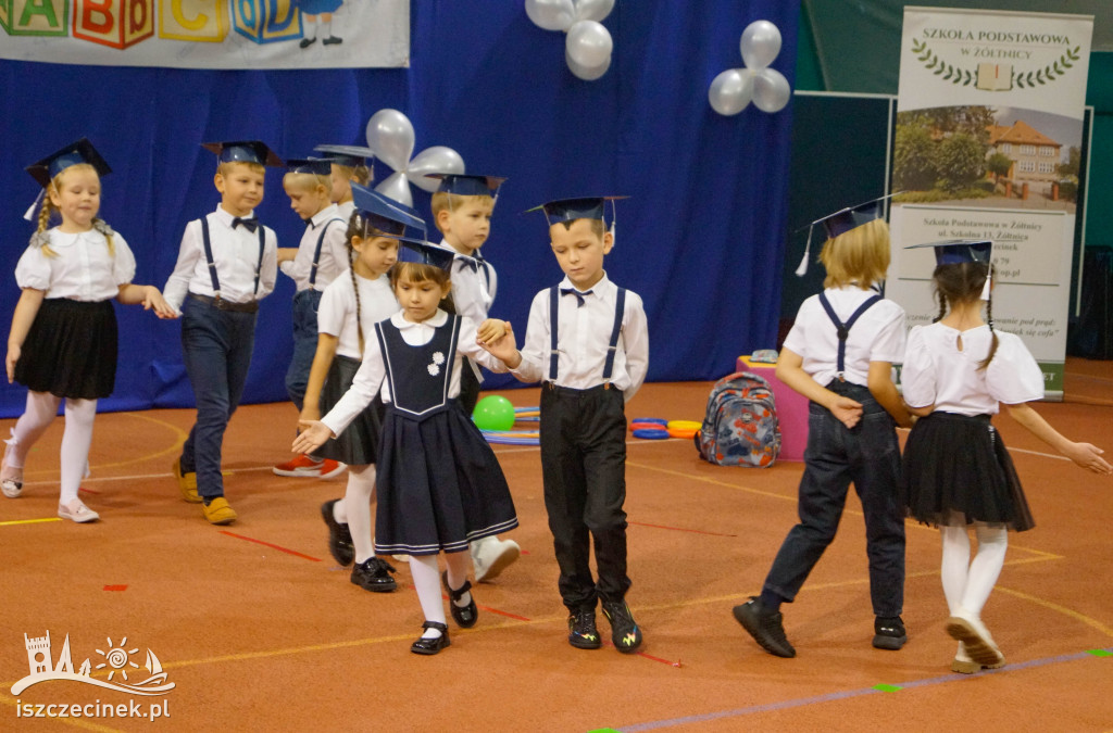 Dzień Edukacji Narodowej w Żółtnicy. Wzruszenia, gratulacje i pasowanie pierwszoklasistów