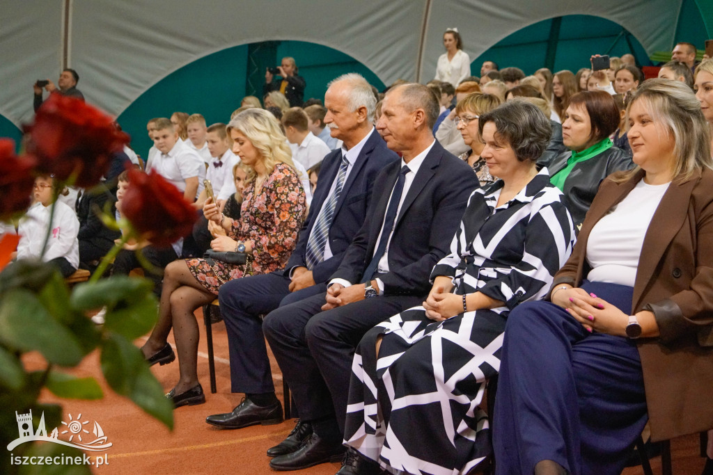 Dzień Edukacji Narodowej w Żółtnicy. Wzruszenia, gratulacje i pasowanie pierwszoklasistów
