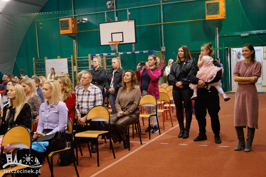 Dzień Edukacji Narodowej w Żółtnicy. Wzruszenia, gratulacje i pasowanie pierwszoklasistów