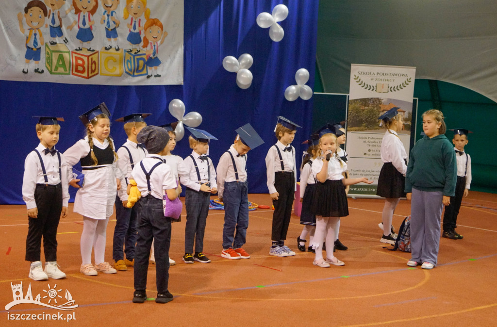Dzień Edukacji Narodowej w Żółtnicy. Wzruszenia, gratulacje i pasowanie pierwszoklasistów