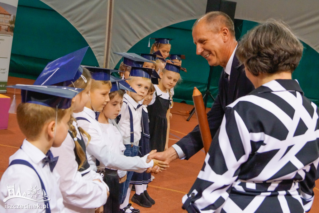 Dzień Edukacji Narodowej w Żółtnicy. Wzruszenia, gratulacje i pasowanie pierwszoklasistów
