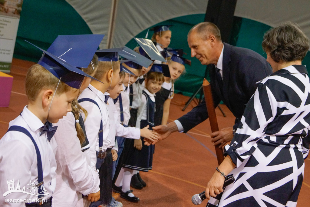 Dzień Edukacji Narodowej w Żółtnicy. Wzruszenia, gratulacje i pasowanie pierwszoklasistów