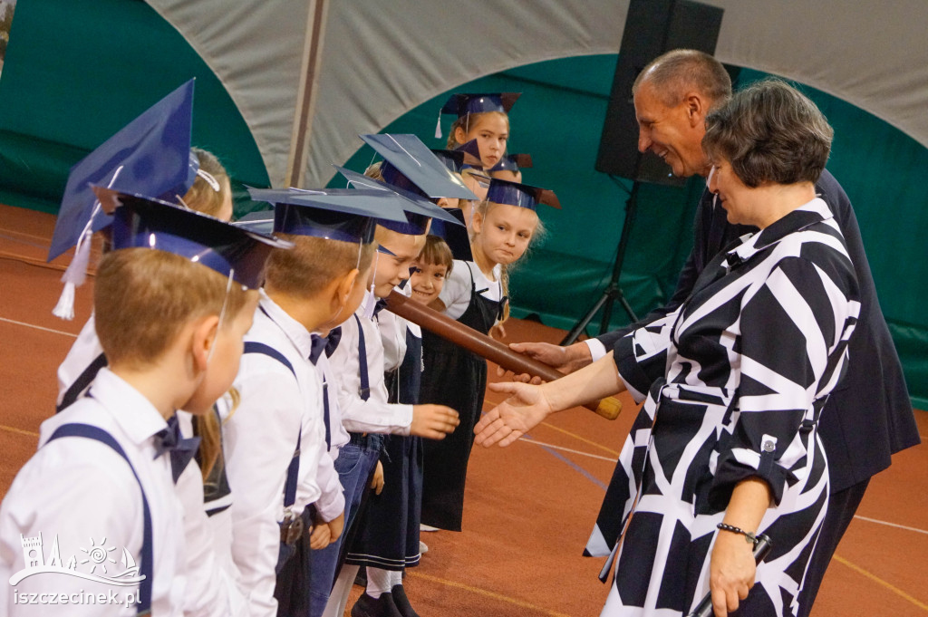 Dzień Edukacji Narodowej w Żółtnicy. Wzruszenia, gratulacje i pasowanie pierwszoklasistów