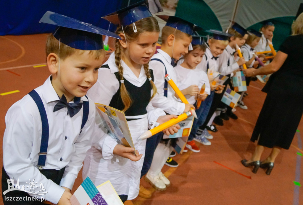 Dzień Edukacji Narodowej w Żółtnicy. Wzruszenia, gratulacje i pasowanie pierwszoklasistów