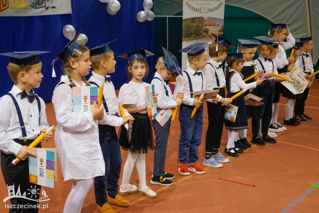 Dzień Edukacji Narodowej w Żółtnicy. Wzruszenia, gratulacje i pasowanie pierwszoklasistów