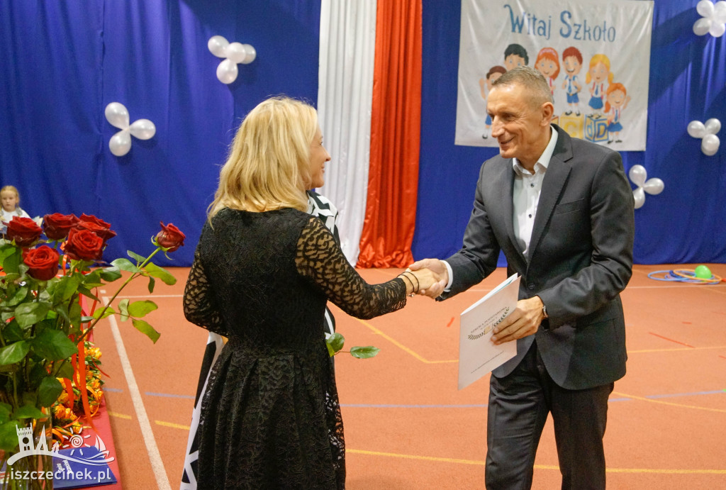 Dzień Edukacji Narodowej w Żółtnicy. Wzruszenia, gratulacje i pasowanie pierwszoklasistów