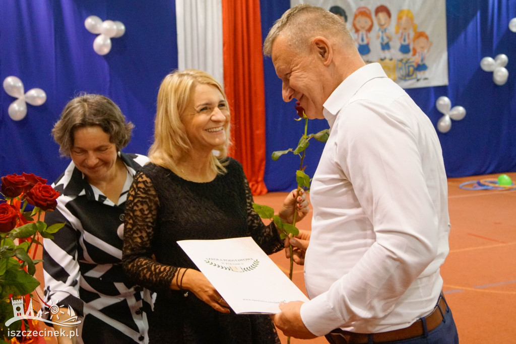 Dzień Edukacji Narodowej w Żółtnicy. Wzruszenia, gratulacje i pasowanie pierwszoklasistów