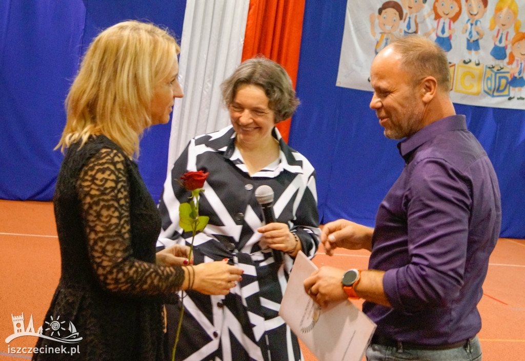 Dzień Edukacji Narodowej w Żółtnicy. Wzruszenia, gratulacje i pasowanie pierwszoklasistów