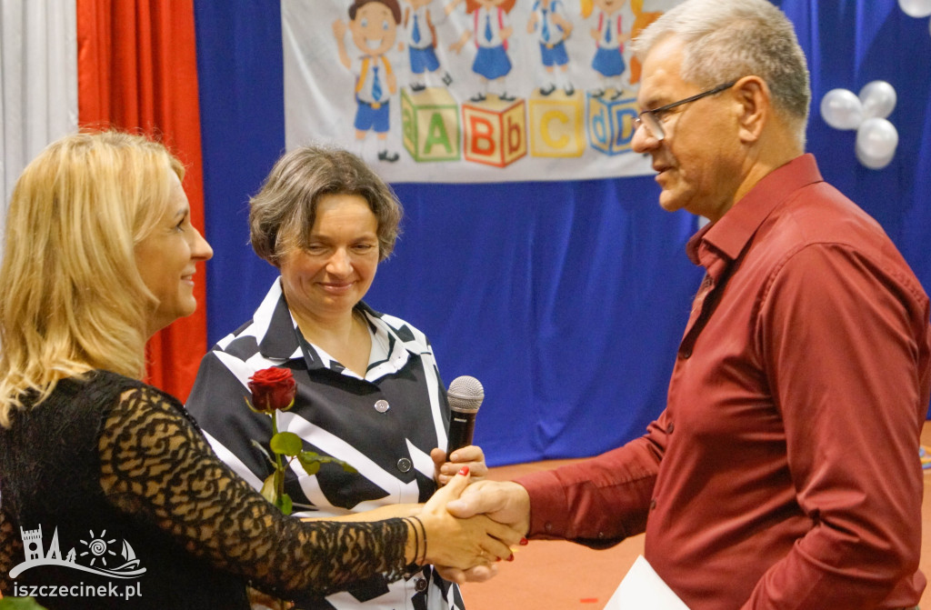 Dzień Edukacji Narodowej w Żółtnicy. Wzruszenia, gratulacje i pasowanie pierwszoklasistów