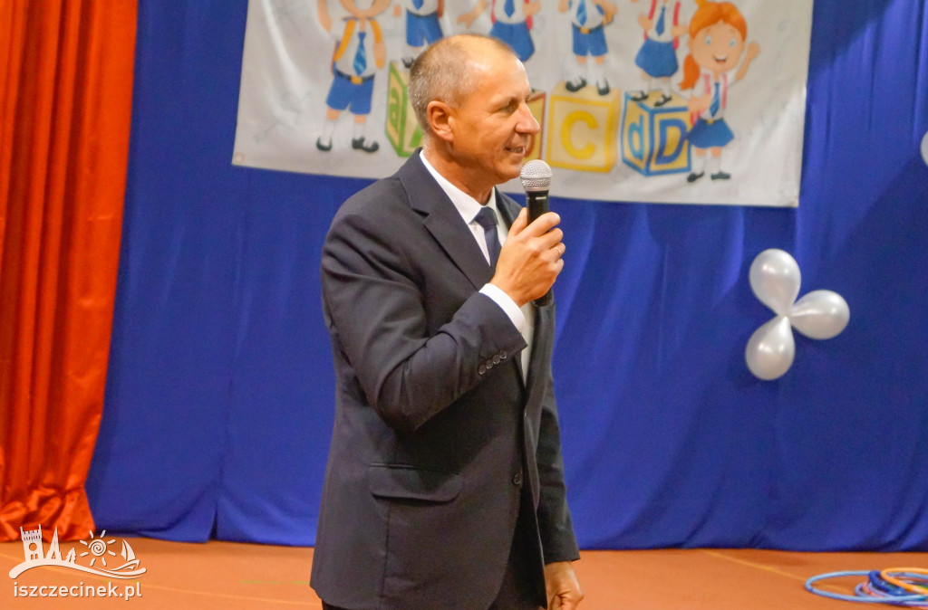 Dzień Edukacji Narodowej w Żółtnicy. Wzruszenia, gratulacje i pasowanie pierwszoklasistów