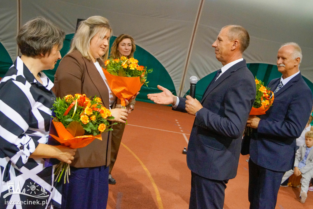 Dzień Edukacji Narodowej w Żółtnicy. Wzruszenia, gratulacje i pasowanie pierwszoklasistów
