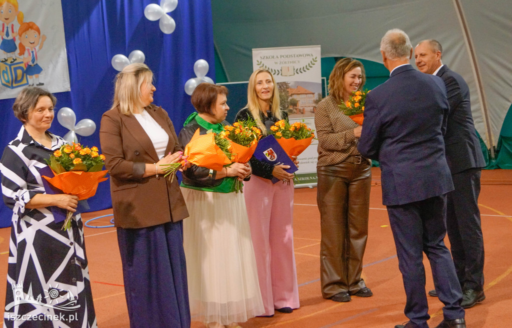 Dzień Edukacji Narodowej w Żółtnicy. Wzruszenia, gratulacje i pasowanie pierwszoklasistów