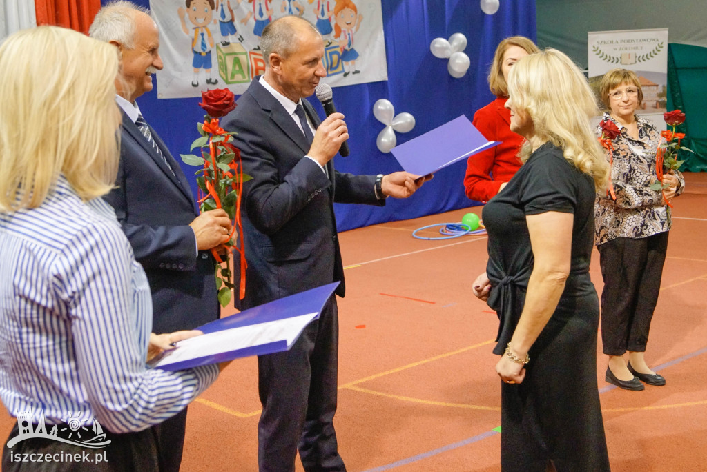 Dzień Edukacji Narodowej w Żółtnicy. Wzruszenia, gratulacje i pasowanie pierwszoklasistów