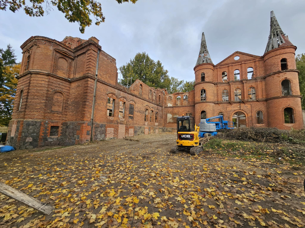 Tak wyglądają ruiny pałacu w Juchowie
