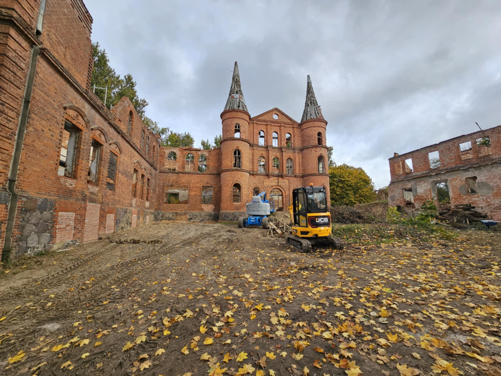 Tak wyglądają ruiny pałacu w Juchowie